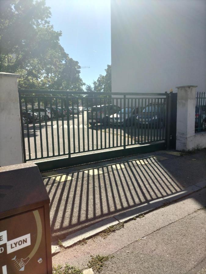 Joli Appartement Proche Metro Lyon Exterior foto